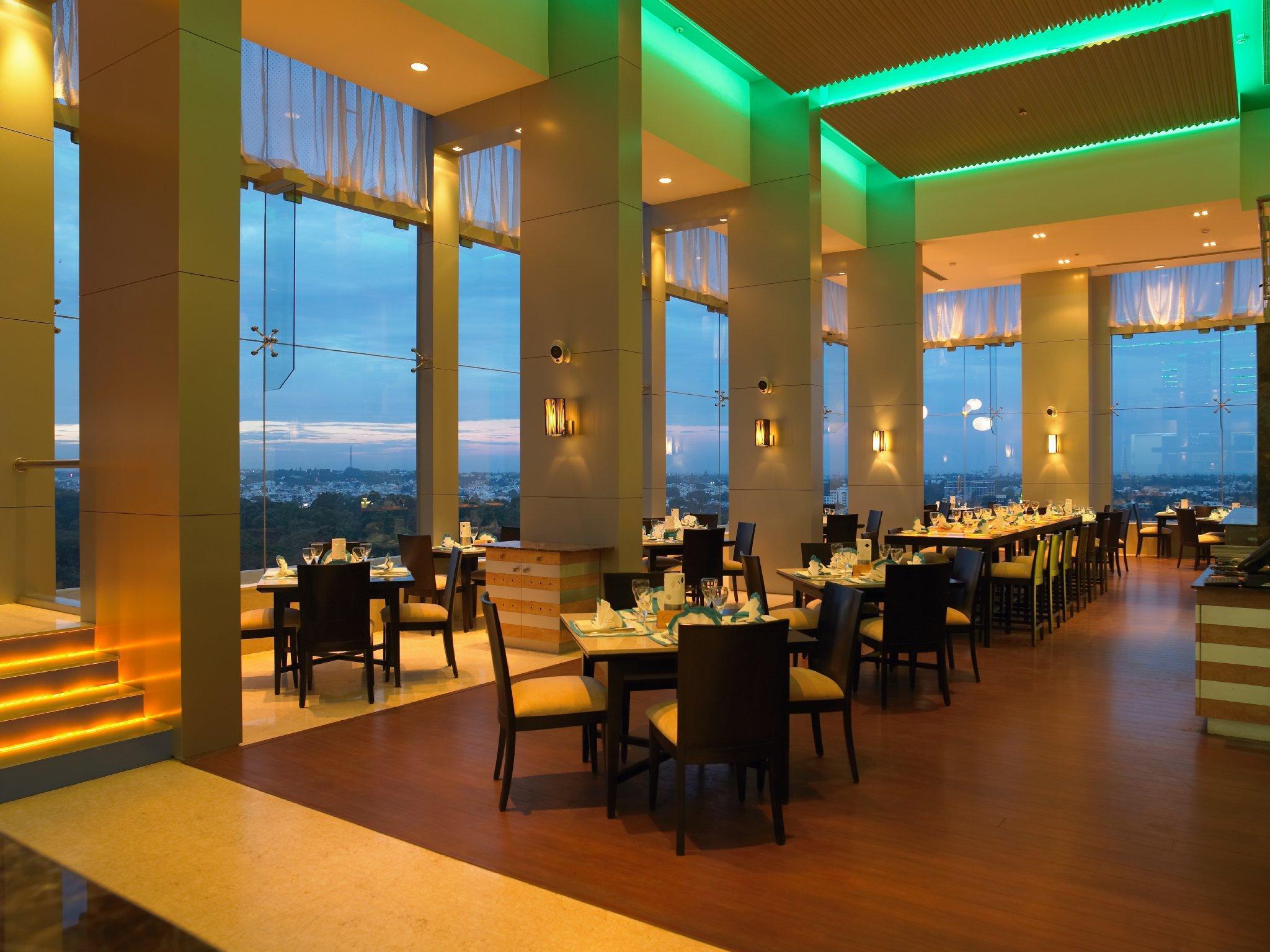 Royal Orchid Central Bangalore, Mg Road Restaurace fotografie